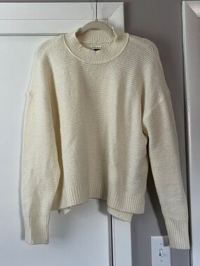 Never Worn - American Eagle Outfitters Cropped Cream Crewneck Pullover Sweater